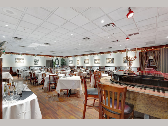 Established Italian Ristorante By The Beach