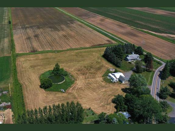 Turnkey farm on 23 acres in agricultural area