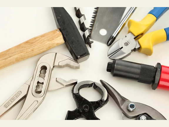 4 Active DIY Stores in Various Italian Regions