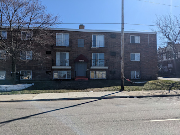 81 Unit Apartment Property For Sale