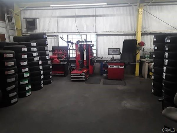 Turn Key Tire shop location on a Commercial Street