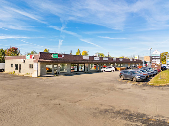 1,307 Sq. Ft. Corner Commercial Space In Delson