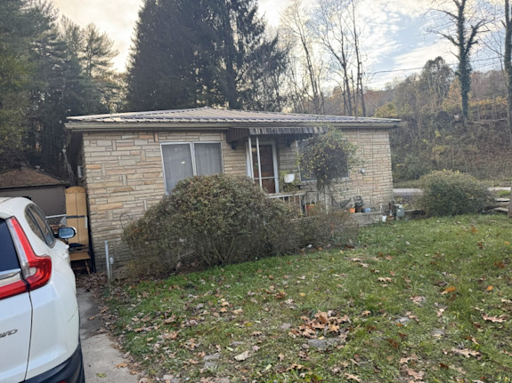 1-1 Home with Pool House on 3.58 Acres WV