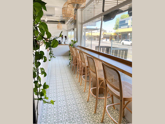 Stunning Bayside Licensed Restaurant/Bar For Sale