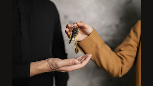 Industrial Building on 2.9 Acres