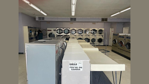 Shutdown Laundromat Property in Wood River, IL