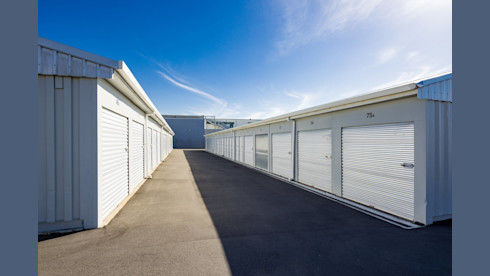 Self Storage Facilities and Gas Stations wanted