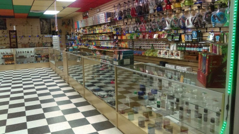Established Quality Smoke Shop For Sale