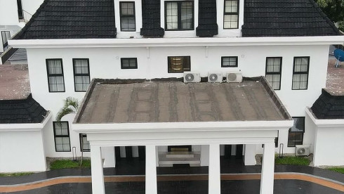 A Luxurious Waterfront Property