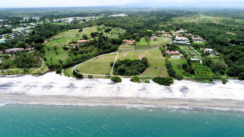 Beachfront land for sale in Chumico, Panama