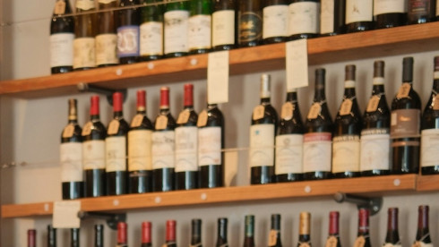 Owner-Absentee Liquor Store