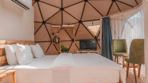 Lakefront Glamping on 24 Pristine Acres