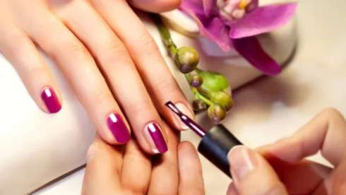 High-End Nail Salon in Busy Chandler Shopping Ctr.