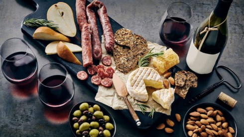 Live Music Wine Bar with Indoor & Outdoor Settings