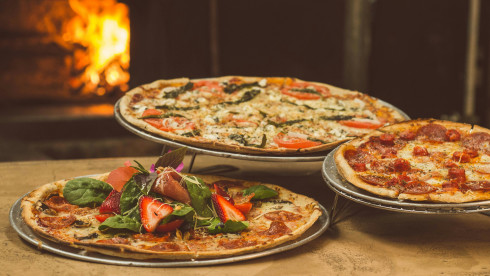 Absentee Pizzeria with Busy Location and Low Rent