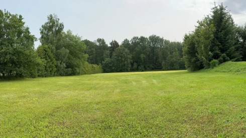 Land With Hq Drinking Water Springs And Building