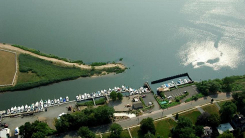 Marina in Central New Jersey Includes Real Estate