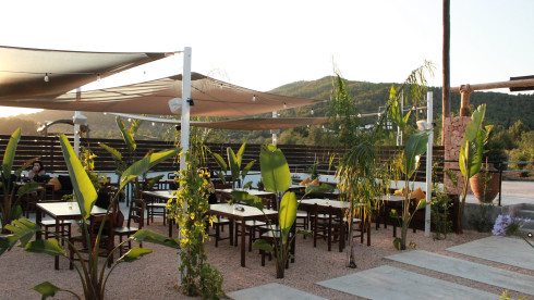 Restaurant 150 Pax + 2 Bedroom House With Pool