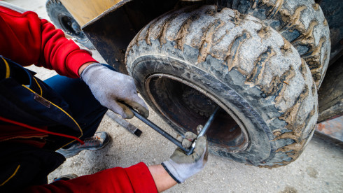 70 y/o Tire & Repair Shop w Comm & Gov Fleet Cust.