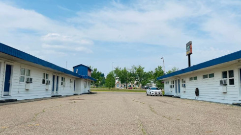 56 rooms Motel In Fort Nelson BC Canada For Sale
