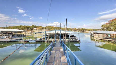 Lake Bridgeport Waterfront Resort & Income