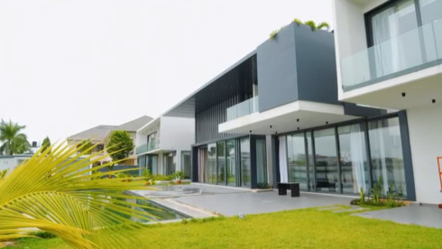 A Luxury Waterfront Property