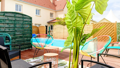 Beautiful Hotel And Restaurant in Omaha Beach