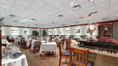 Established Italian Ristorante By The Beach