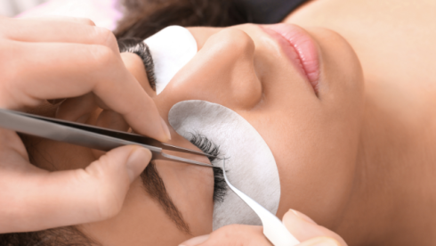 High-Margin EyeLash Brand / B2B Sales