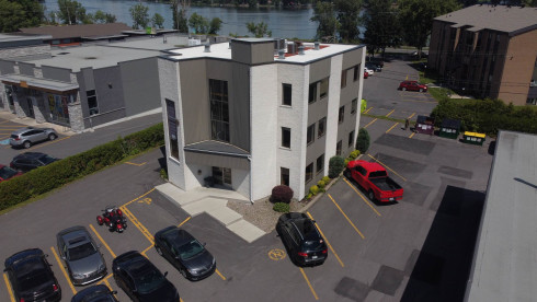 Saint-Jean Offices for Rent 1500Sq Ft on the Ground Floor