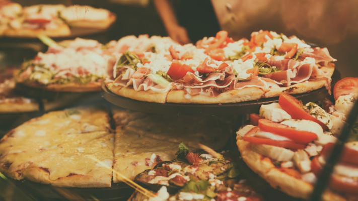 Long Established and Popular Neighborhood Pizza