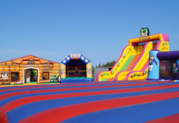 Bounce House & Slides Rental