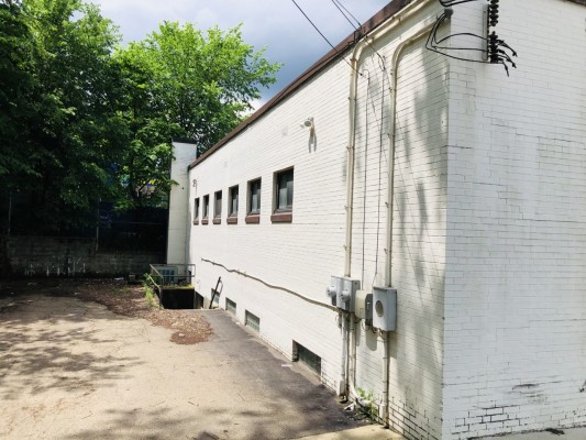 Commercial Building for Sale in High Traffic Area