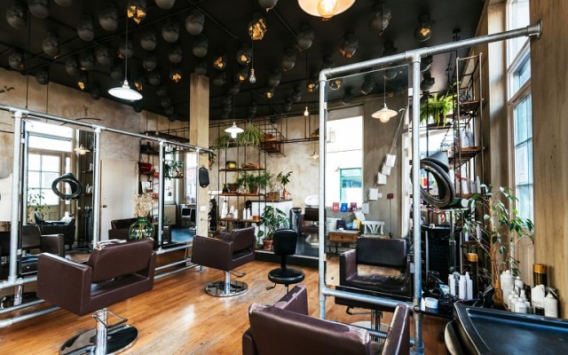 Spacious Beautiful Scottsdale Salon