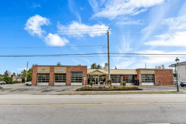 3-Door Mechanical Garage And Car Wash For Sale