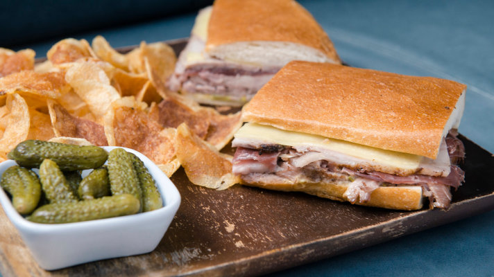 Cafe Specializing in Breakfast and Lunch/ Catering