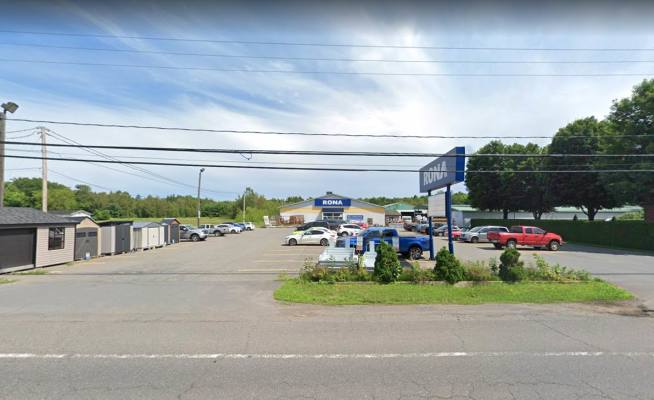 13,878 sqft Commercial Building Sorel-Tracy