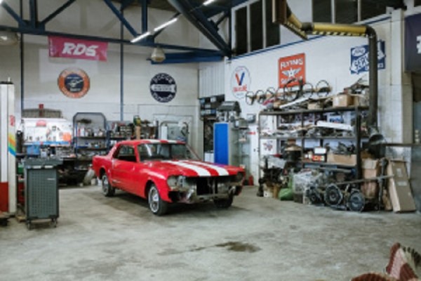 Unique Auto Repair Biz in Anchor Plaza