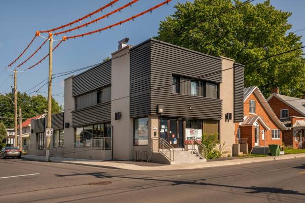 Convenience Store for Sale with 5 1/2 Apartment