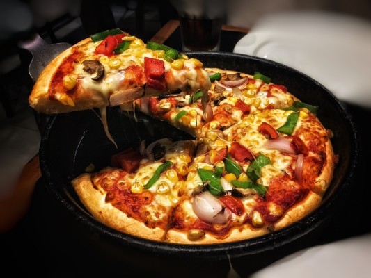 Los Angeles Pizza Restaurant in High Volume Loc.