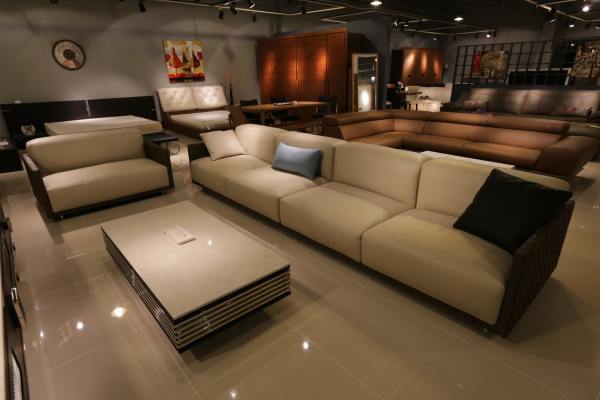 Semi-Absentee & Turnkey Furniture Store / Franchise