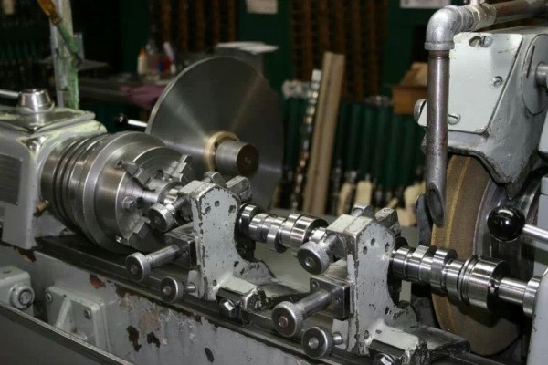 Well-Known & Respected Camshaft Grinding Business