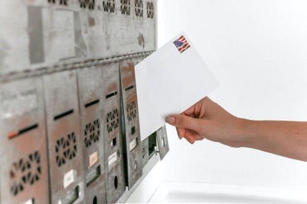 Profitable Shipping and Mailing Service Store