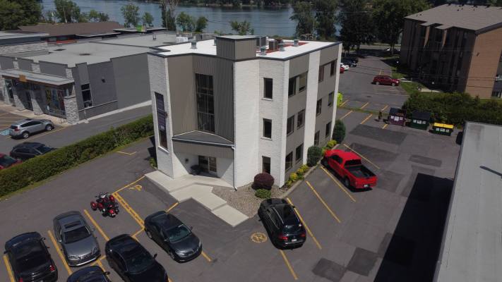 Saint-Jean Offices for Rent 1500p2 on the ground floor
