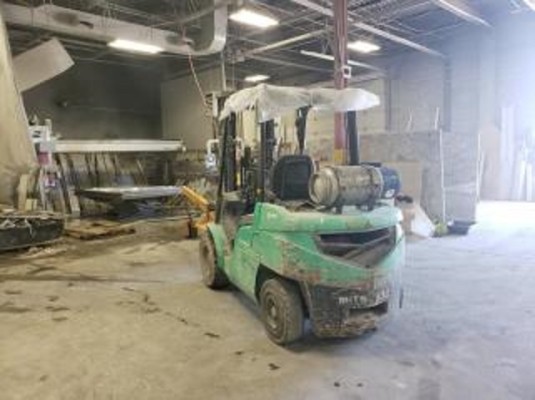 Resplendent Marble Outfitter