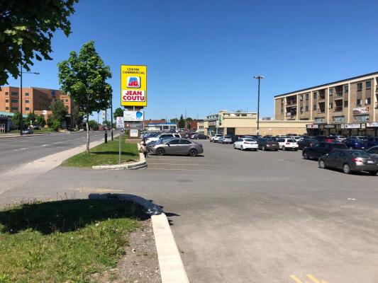 2,800 sqft Mainfloor Shopping Mall on Sherbrooke