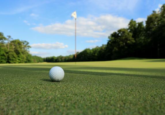 18 Hole Golf Course w Fully Operational Facilities