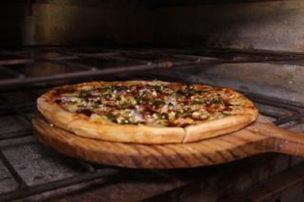Popular Neighborhood Pizzeria