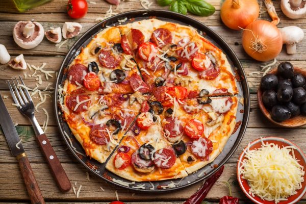 Pizza Restaurant Located in High Traffic Location