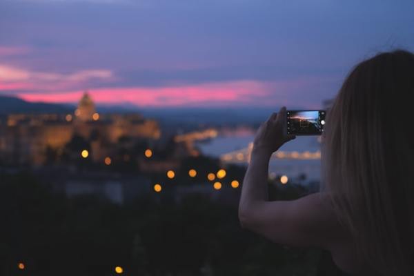 Photo Editing Apps with Subscription Revenue
